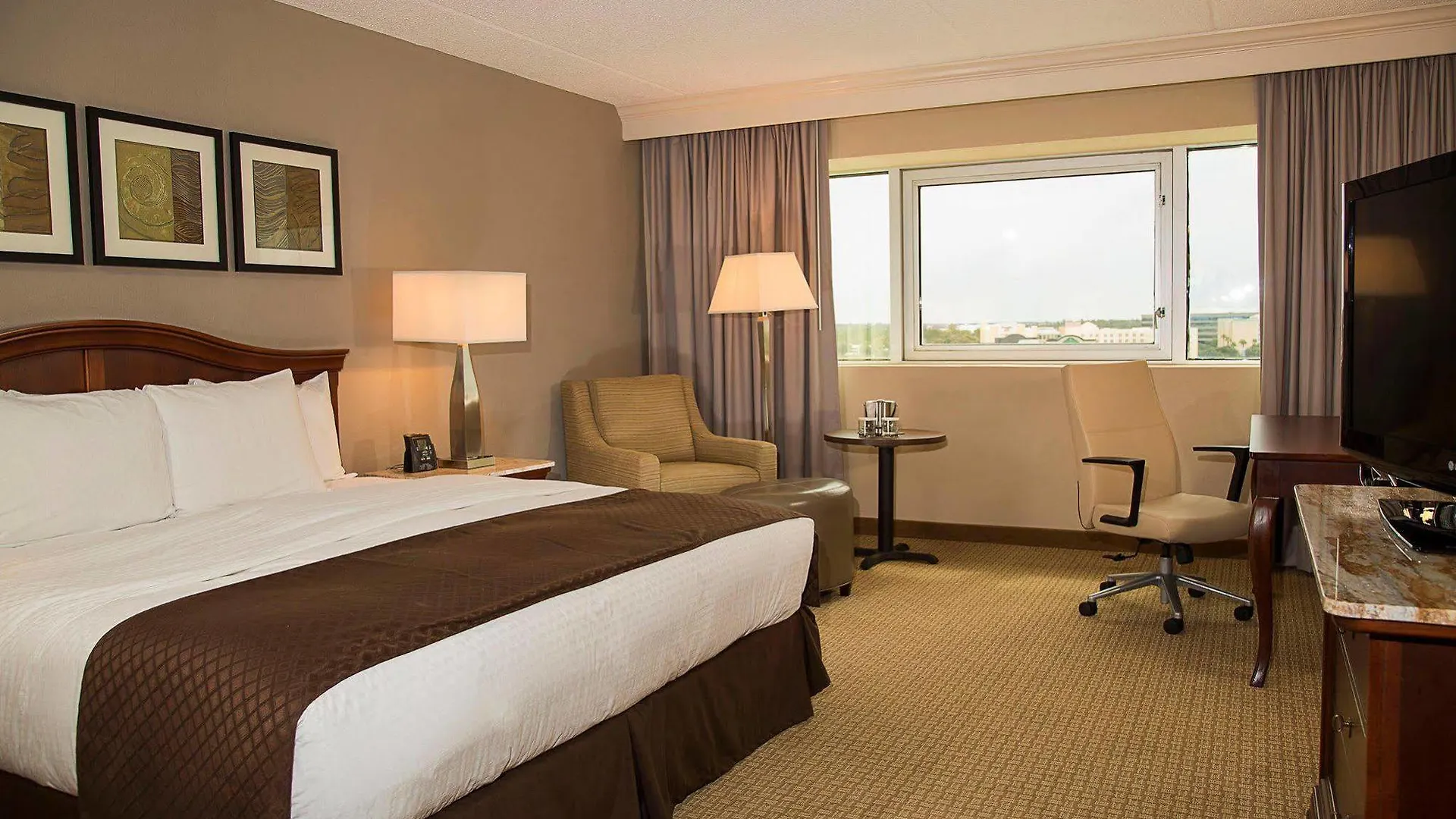 Doubletree By Hilton Orlando Airport Hotel